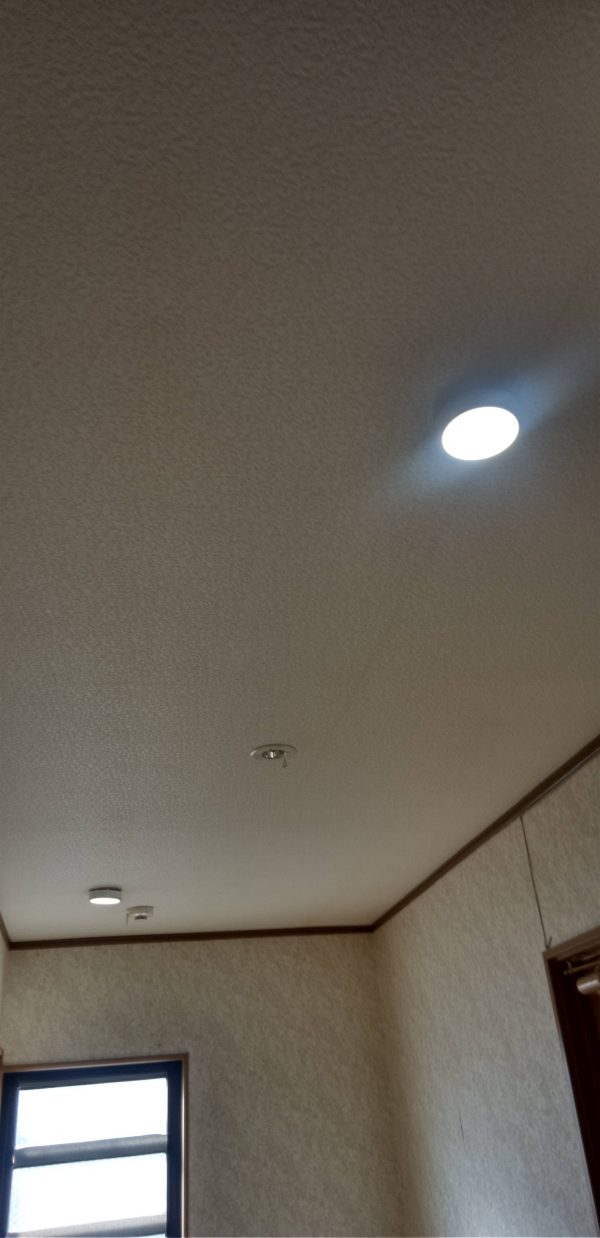 廊下の照明器具　取替サムネイル